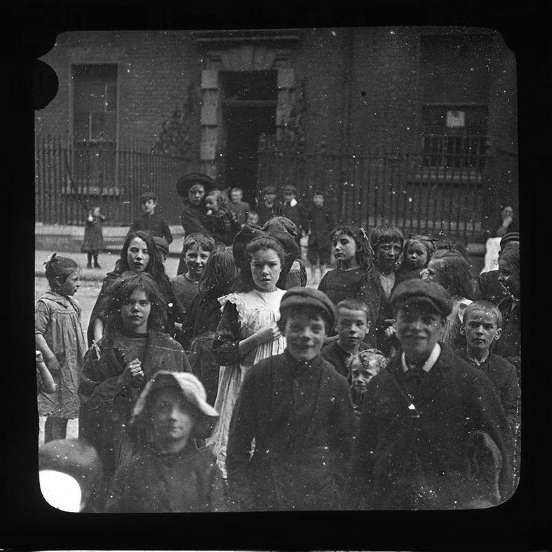 Children on Henrietta Street<br />
Courtesy of the Royal Society of Antiquaries of Ireland